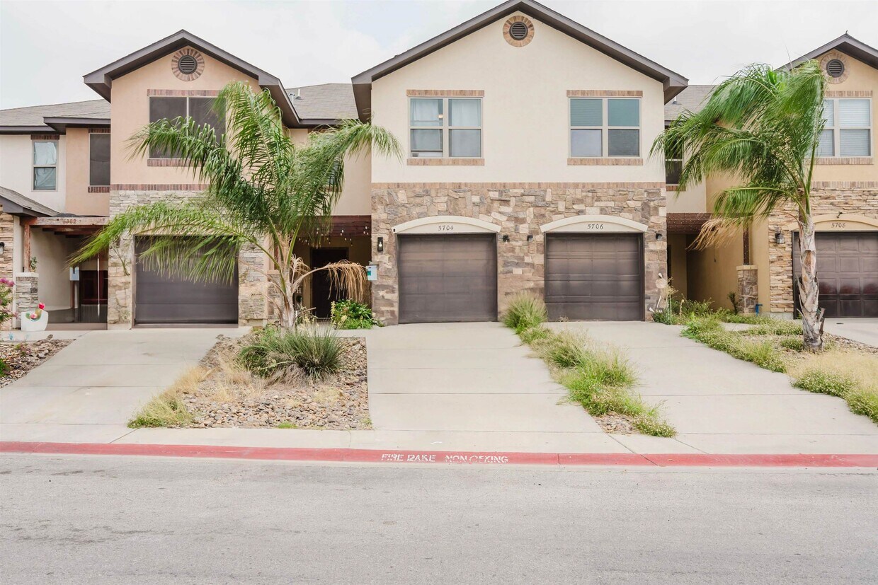 Foto principal - 5704 Montevista Dr