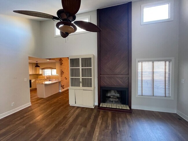 Foto del edificio - 3 Bedroom 3 Bath Beauty on Golf Course wit...