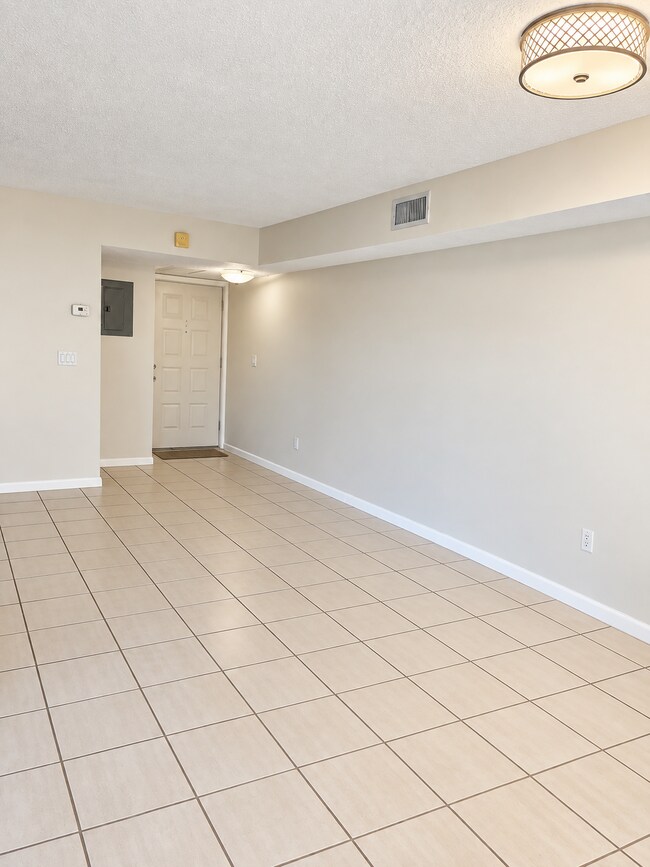 Sala de estar/Comedor - 1211 S Independence Dr