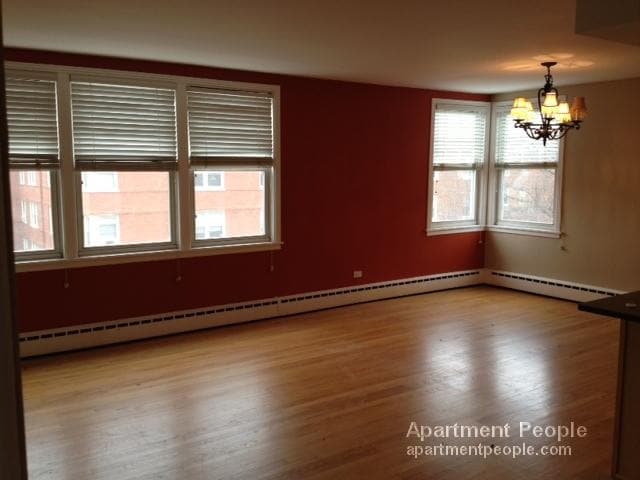Building Photo - 2410 W Farragut Ave