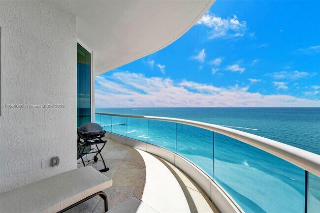Building Photo - 16051 Collins Ave