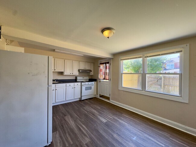 Foto del edificio - Charming 3 Bedroom/1 Bathroom Townhome in Dundalk, MD!