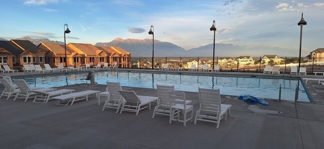 Foto del edificio - 704 N Bennedict Dr