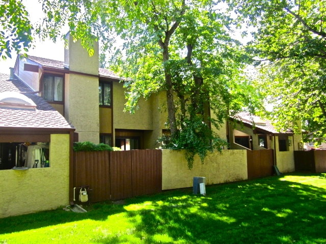 Pre-Lease 4 Bedroom 3.5 Bath Townhouse. - Pre-Lease 4 Bedroom 3.5 Bath Townhouse.