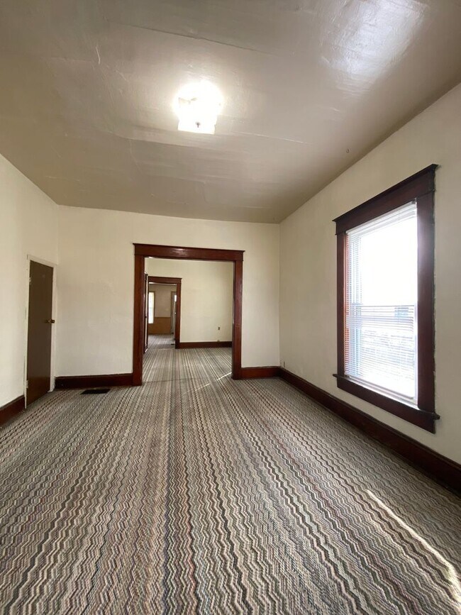Building Photo - 425 Lake Ave