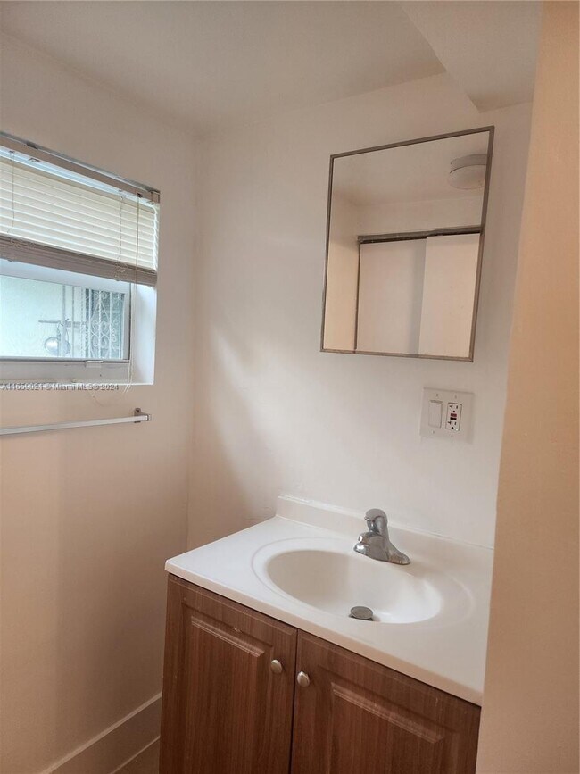 Foto del edificio - 1051 SW 6th St