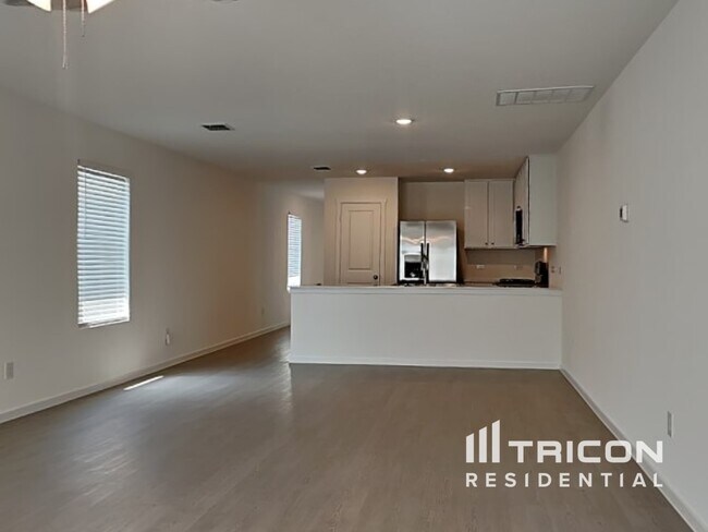 Foto del edificio - 827 Ponderosa Ln