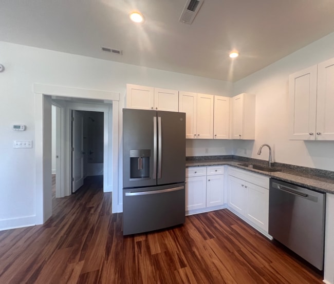 Building Photo - 304 Indian Dr