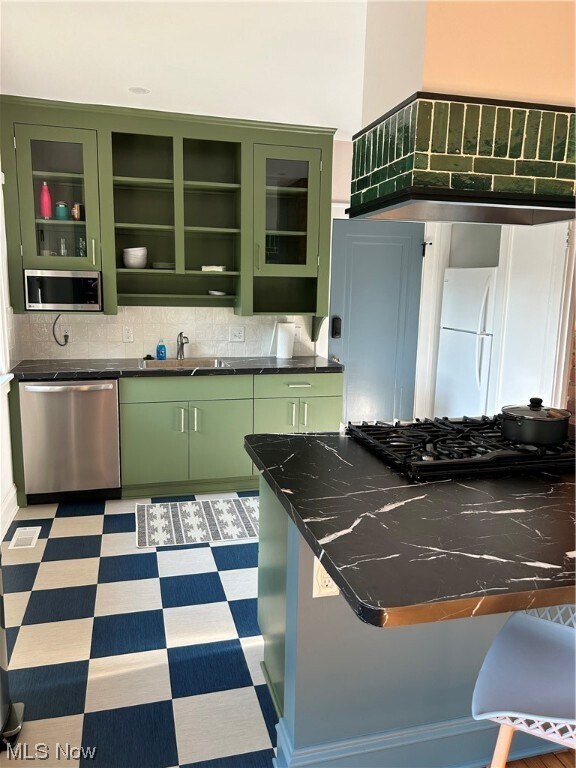 Foto del edificio - 18916 Mitchell Ave