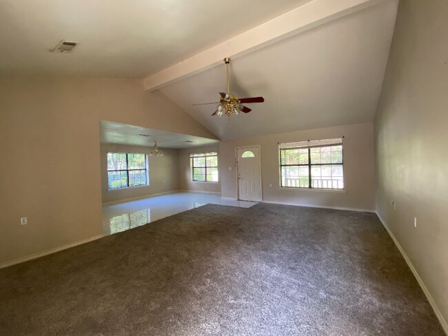 Building Photo - 719 Edgewood Cir