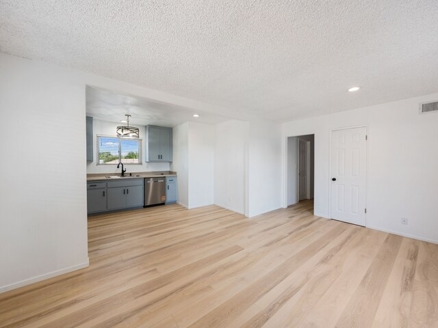 Foto del edificio - 3913 W 178th St