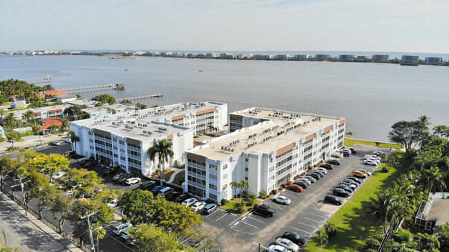 Foto del edificio - 1516 S Lakeside Dr