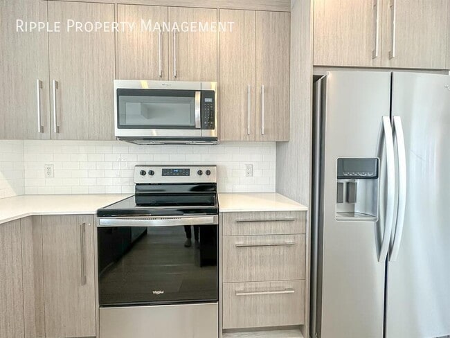 Building Photo - GREAT 4 BEDS/ 2.5 BATHS TOWNHOUSE IN THE COMMUNITY OF CREEKSTONE