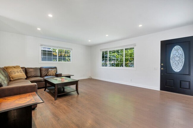 Foto del edificio - 23957 Vanowen St