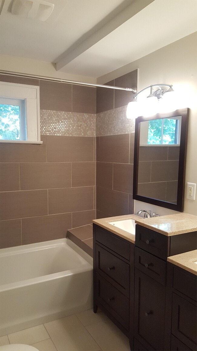 Photo - 607 Highland St House