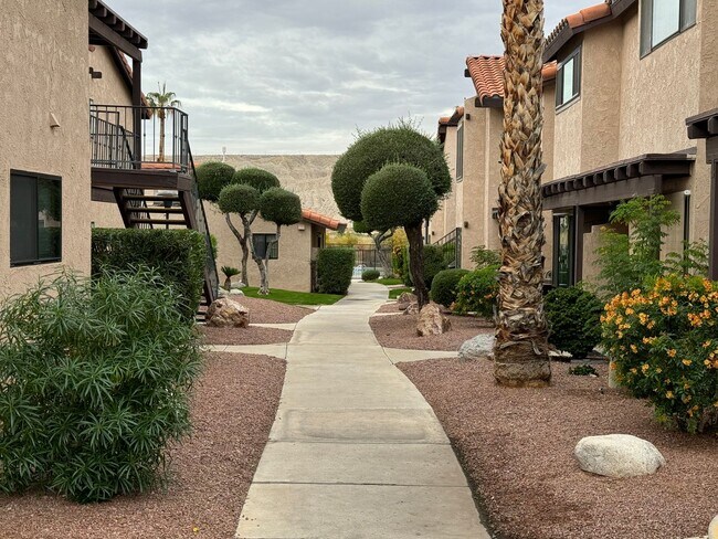 Foto del edificio - 2 BR Furnished Condo on the Colorado River with Utilities included