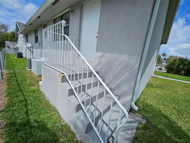 Foto del edificio - 4149 SW 52nd St