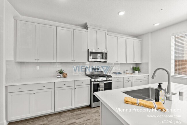 Building Photo - 6000 Waddington Wy