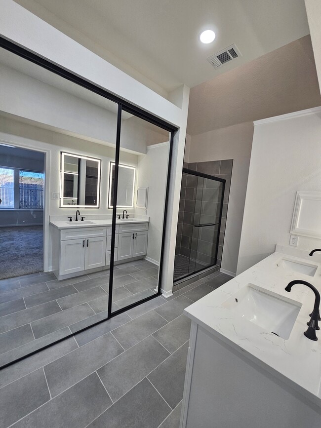 Foto del edificio - 3102 Great Lakes Ave