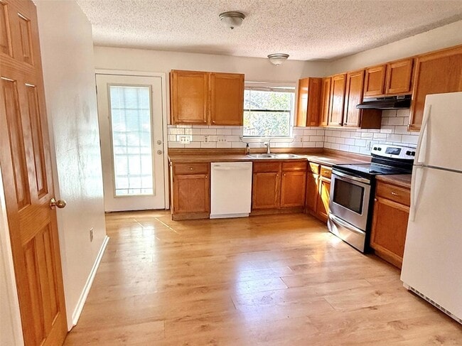 Foto del edificio - 15205 Cavalier Canyon Dr