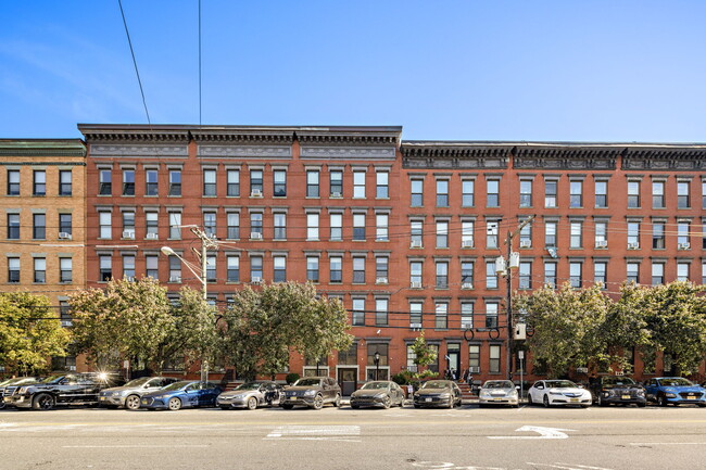 Building Photo - 1115 Willow Ave