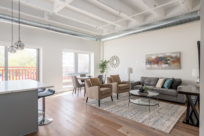 Building Photo - 1610 N Normandy Ave