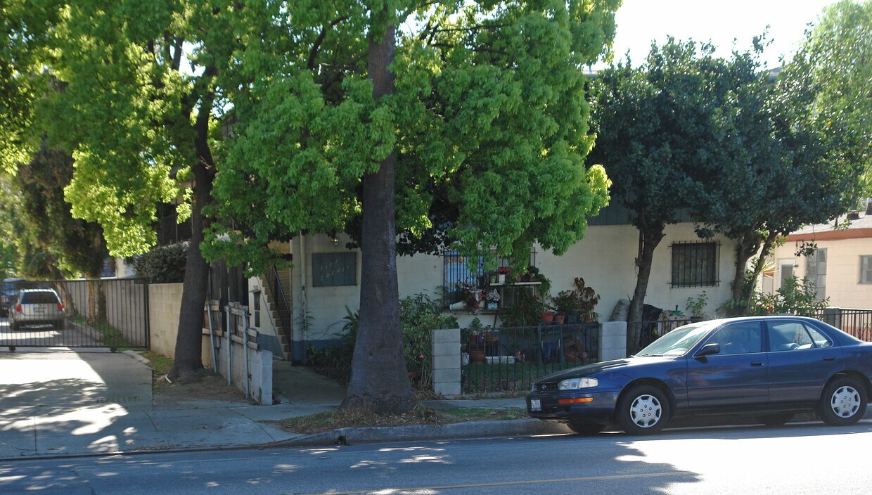 Building Photo - 520 Los Robles Ave