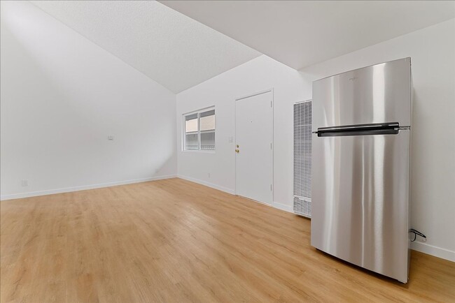 Foto del edificio - 663 W 2nd St