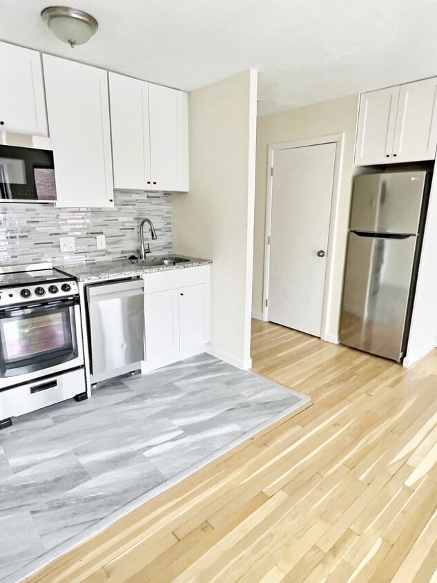 Photo - 1039 Commonwealth Ave (Boston, MA)