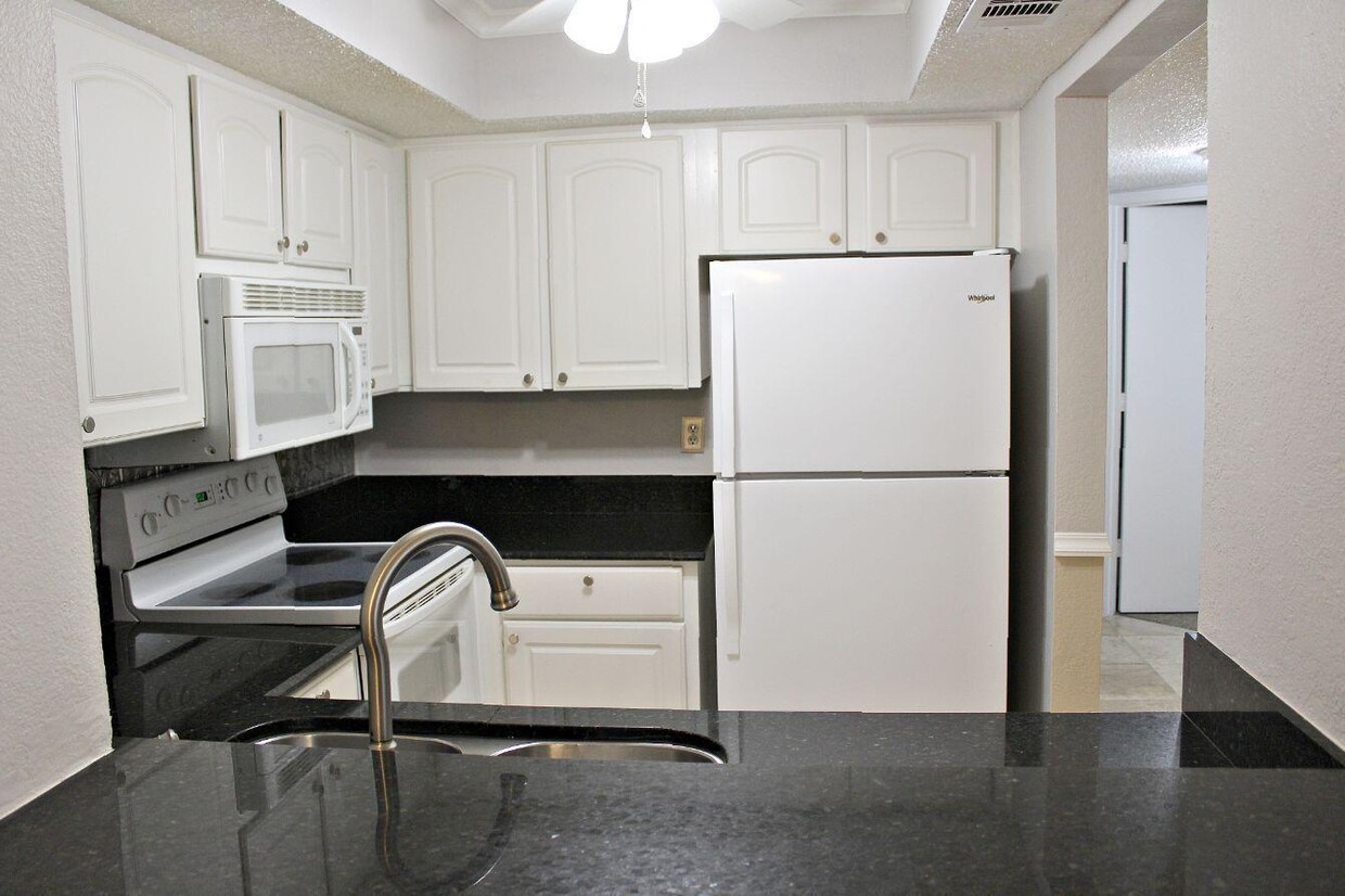 Primary Photo - 1520 SE Royal Green Cir