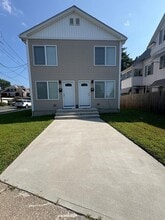Building Photo - 826 Belmont Ave