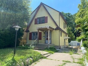 Building Photo - 710 Lyon St NE