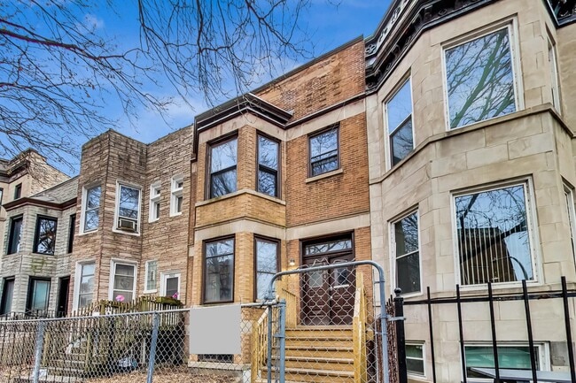 Building Photo - 3554 N Wilton Ave