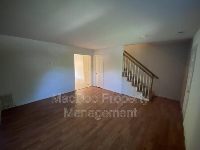 Foto del edificio - 723 Olde Greenwich Cir