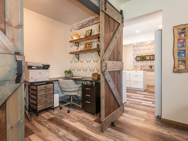 Foto del edificio - 8340 Meadow Lakes Dr