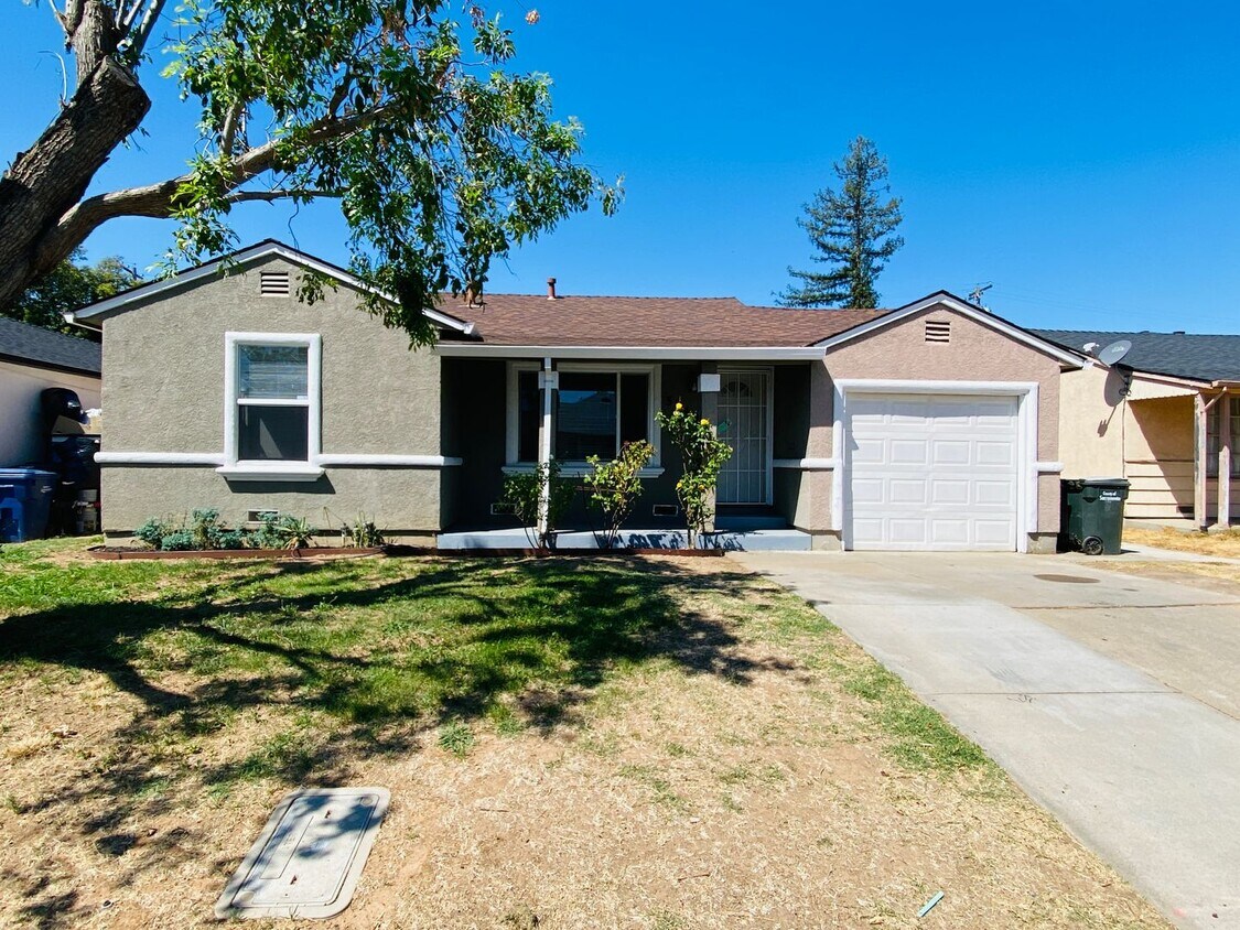 Foto principal - $300 MOVE_IN BONUS. Adorable 2 Bedroom Hom...