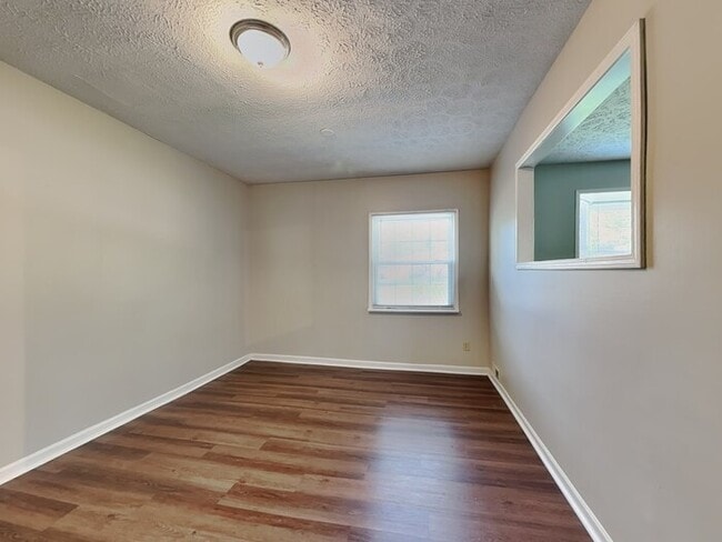 Building Photo - 1502 Elizabeth Dr