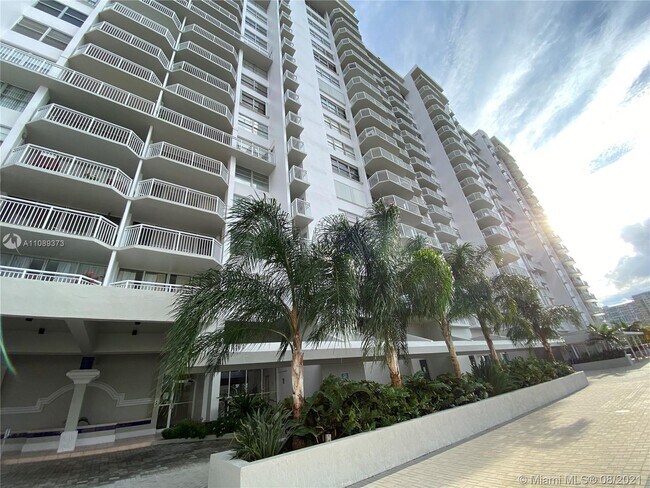 Foto del edificio - 18081 Biscayne Blvd