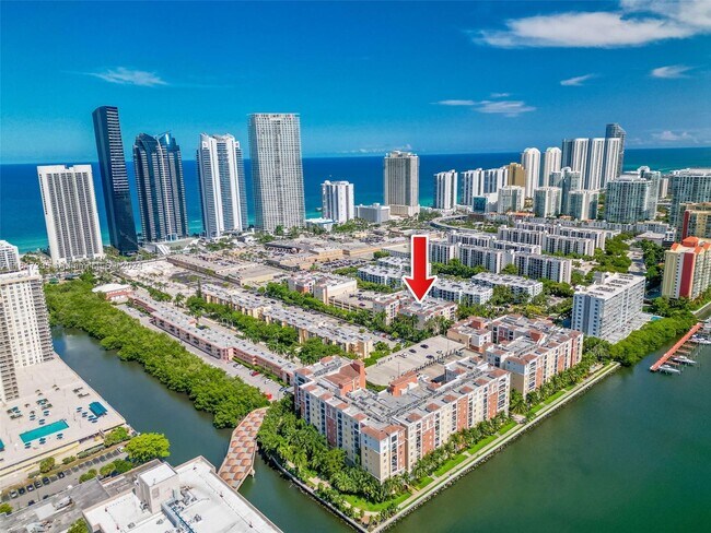 Foto del edificio - 17125 N Bay Rd