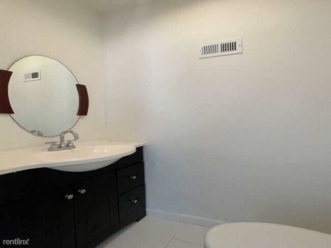 Foto del edificio - 2 br, 1.5 bath House - 816 NW 16th Ter