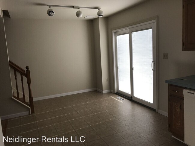 Building Photo - 2 br, 2.5 bath House - 1880 Douglas Drive