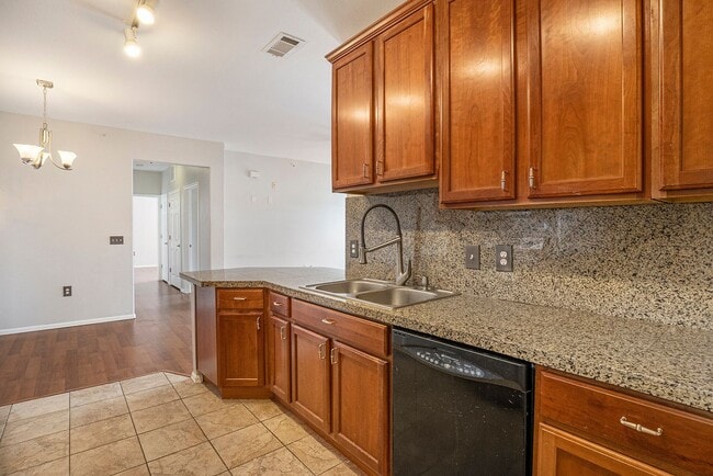 Building Photo - Beautiful 2BD 2Bath Condo with Views