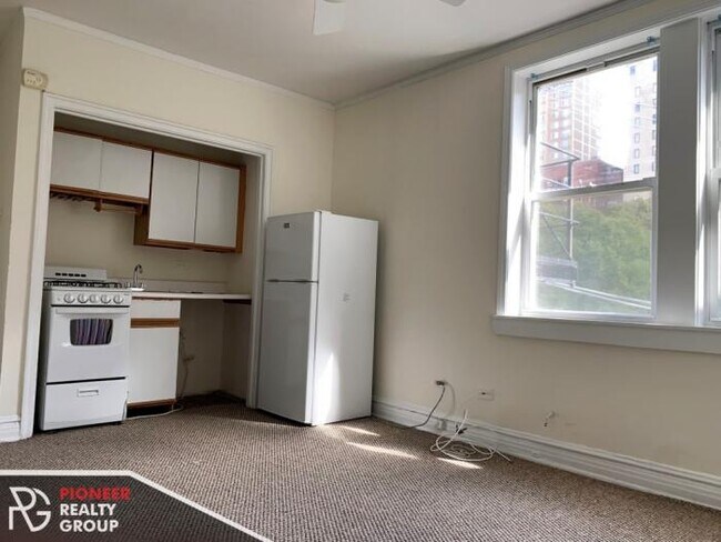 Building Photo - 0 bedroom in CHICAGO IL 60614