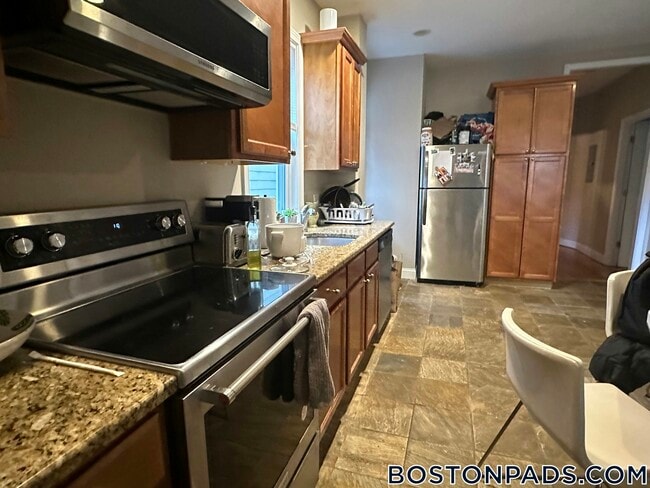 Building Photo - 47 Hillside St