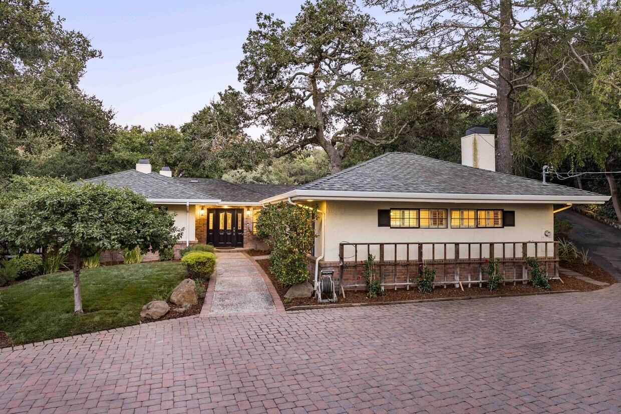 Primary Photo - Luxurious 4-Bedroom Atherton Retreat: Over...