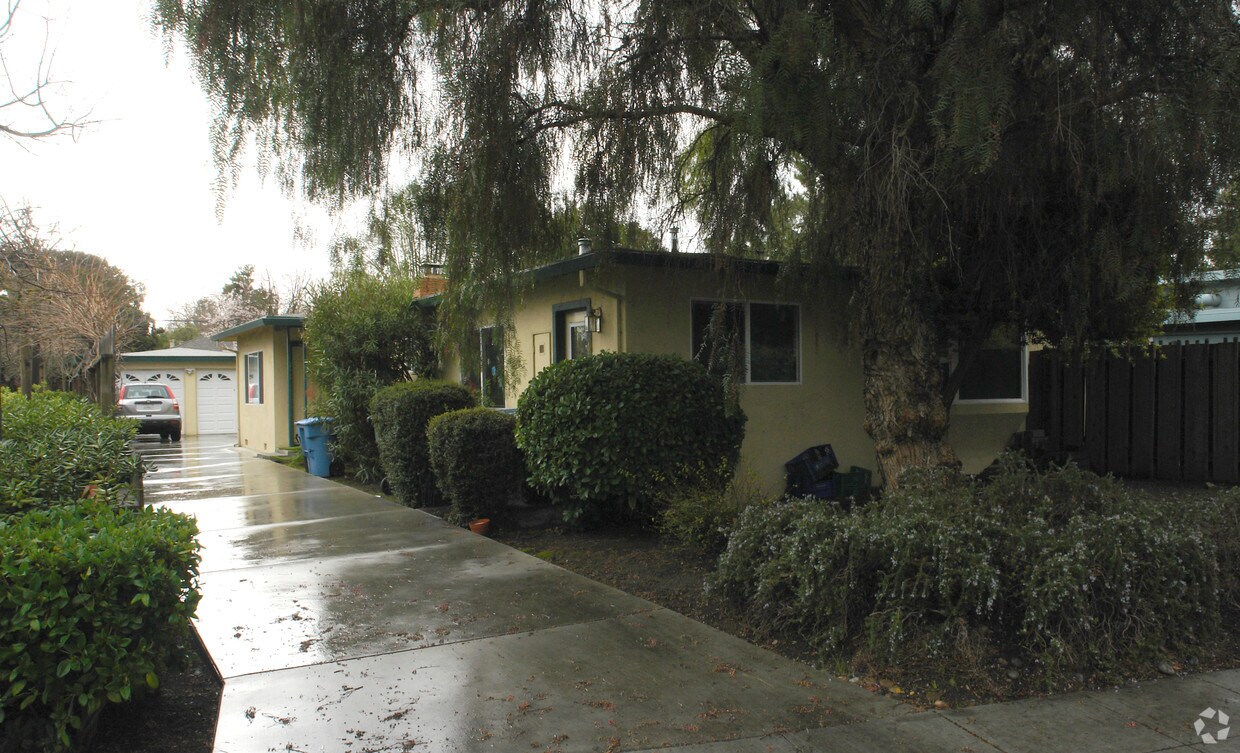 Foto principal - 674-676 Bryson Ave
