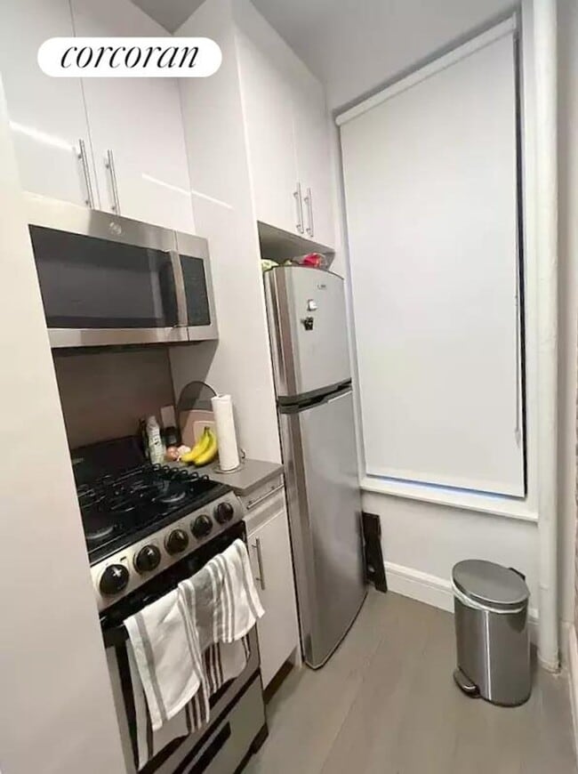 Foto del edificio - 242 E 83rd St