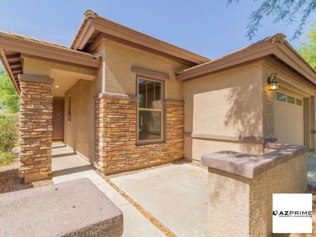 Building Photo - Gorgeous Apartment