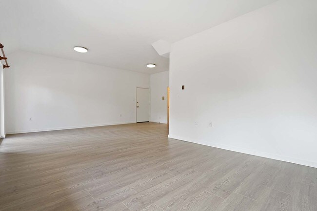 Building Photo - Updated Lake District Apartment