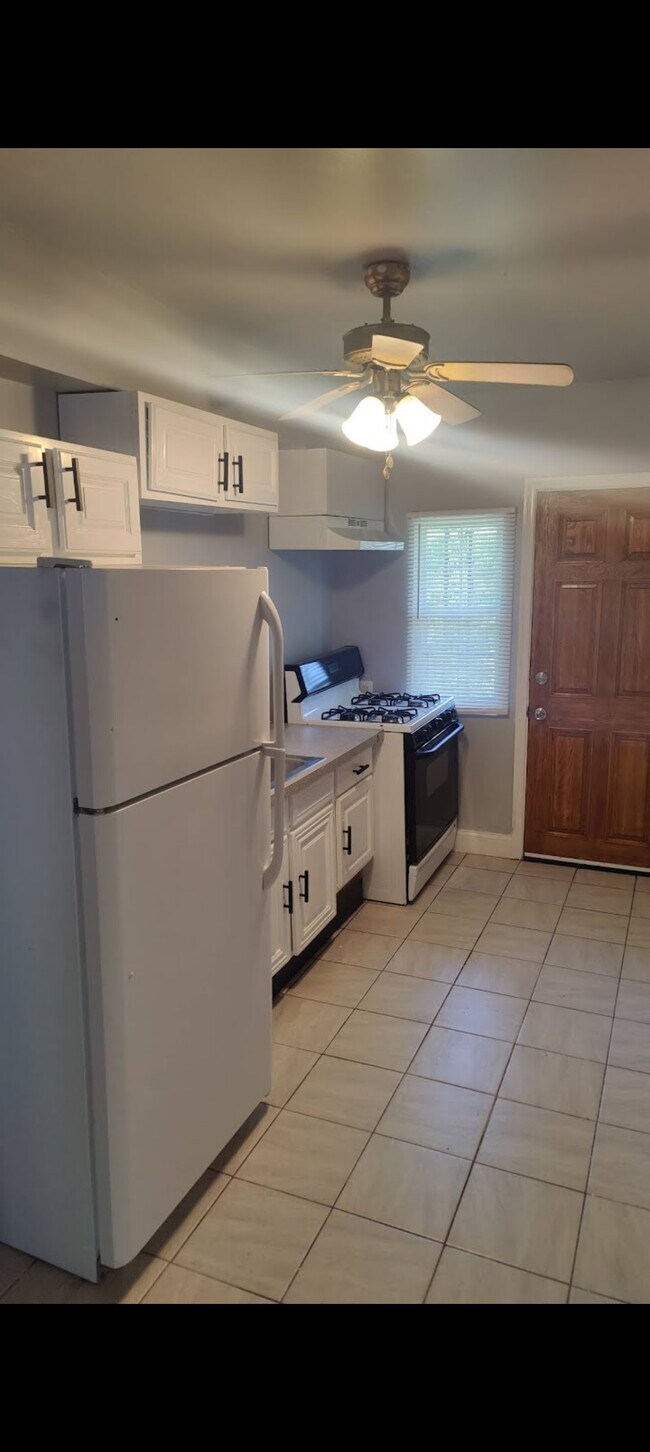 Foto del edificio - 4130 Woodhaven Ave
